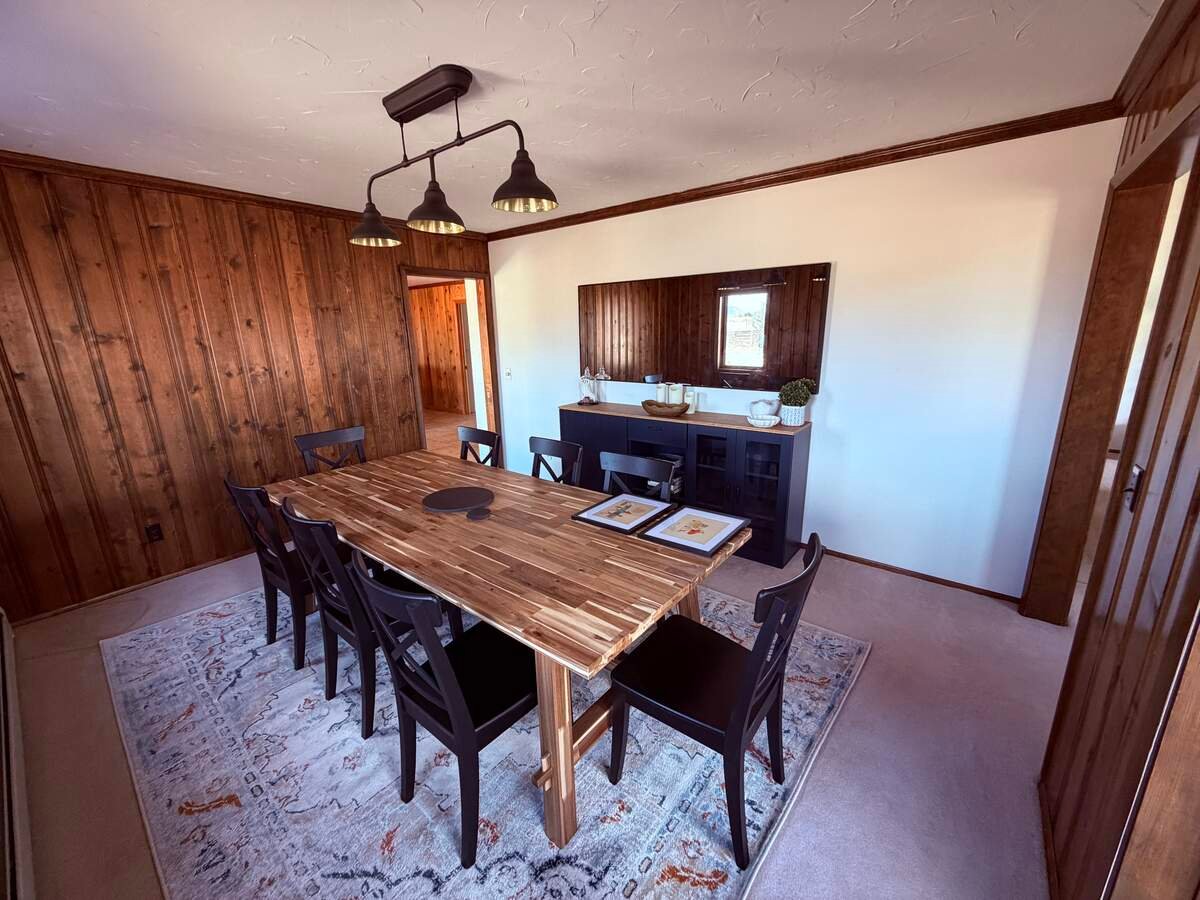 Dining room for eight