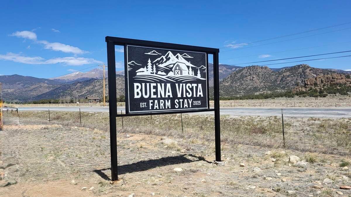 The Buena Vista Farm Stay sign